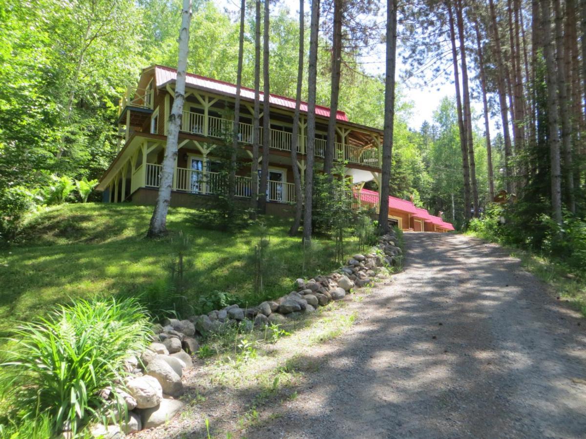 La Maison Sous Les Arbres Saint Roch de Mekinac Exterior foto